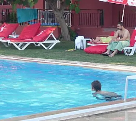 Готель Alacati Golden Resort